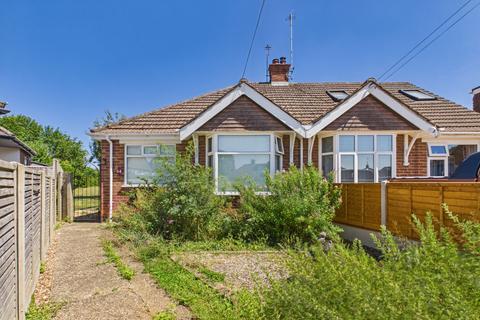 2 bedroom semi-detached bungalow to rent, Northampton Road, Roade, NN7