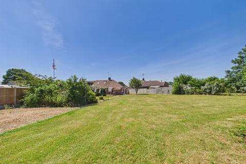 2 bedroom semi-detached bungalow to rent, Northampton Road, Roade, NN7