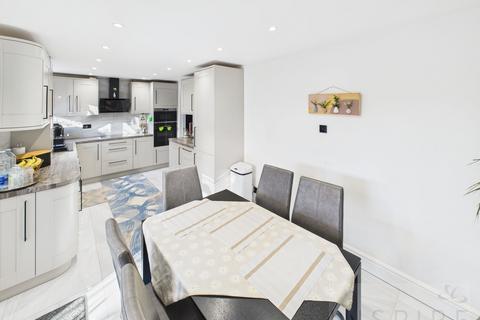 15 Barry Close, Crawley, RH10 5AH