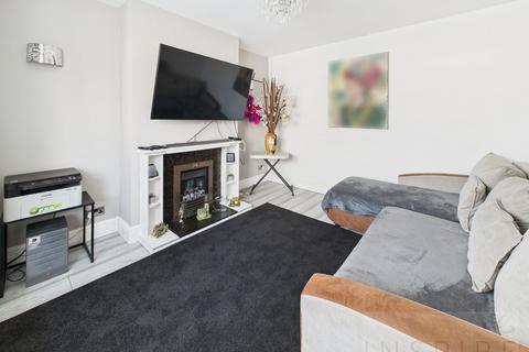 15 Barry Close, Crawley, RH10 5AH