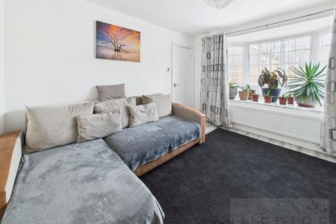 15 Barry Close, Crawley, RH10 5AH