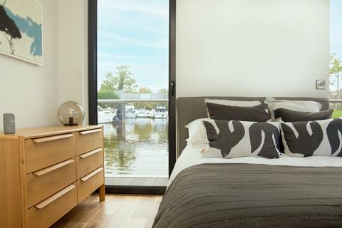 2 bedroom houseboat for sale, Bridge Road, Chertsey