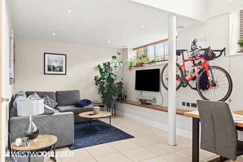 2 bedroom apartment to rent, Station Road, Ware SG12