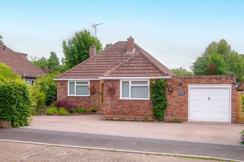 2 bedroom bungalow for sale, St. Michaels Road, Berkshire GU47