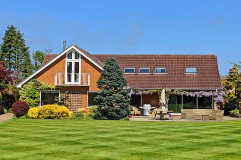 6 bedroom detached bungalow for sale, High Street, Scarborough YO13