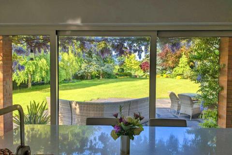 6 bedroom detached bungalow for sale, High Street, Scarborough YO13