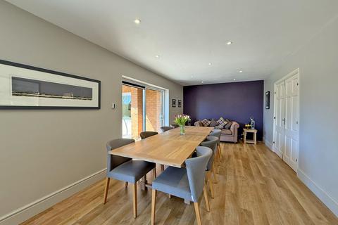 6 bedroom detached bungalow for sale, High Street, Scarborough YO13