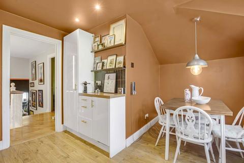 2 bedroom flat for sale, Ickburgh Road, London E5