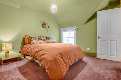 2 bedroom flat for sale, Ickburgh Road, London E5