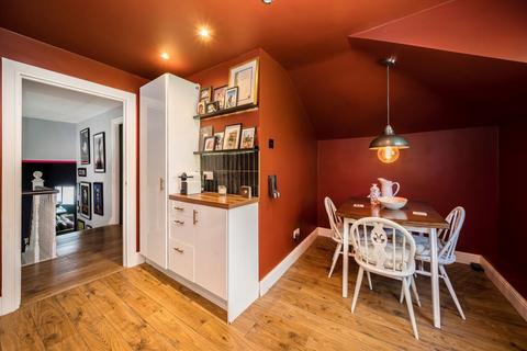 Flat C, 65 Ickburgh Road, London, E5 8AF