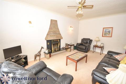 7 Bramhall Close, Milnrow, Rochdale, OL16 4BX