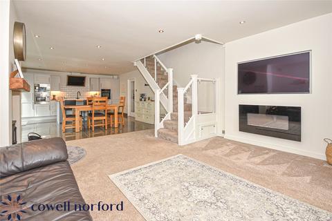 3 Bentgate Close, Newhey, Rochdale, OL16 4NB
