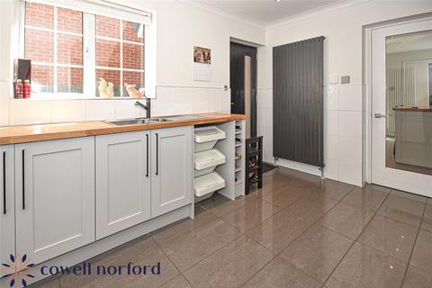 3 Bentgate Close, Newhey, Rochdale, OL16 4NB