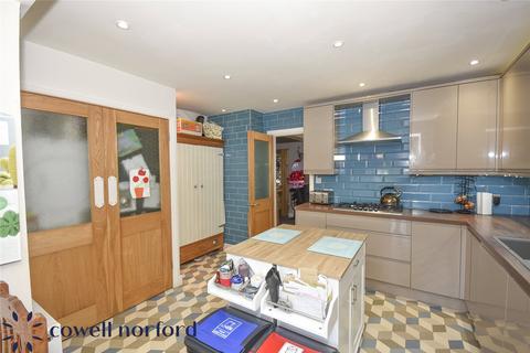 6 Birch Crescent, Newhey, Rochdale, OL16 4LJ