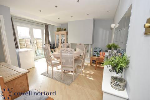 164 Foxdenton Lane, Chadderton, Oldham, OL9 9QR