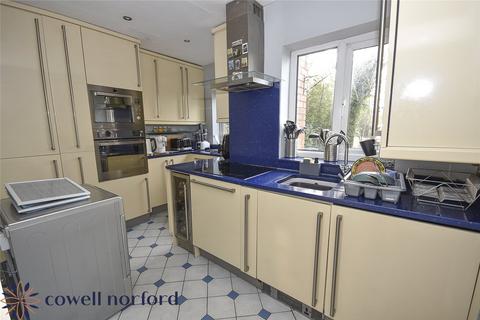 164 Foxdenton Lane, Chadderton, Oldham, OL9 9QR
