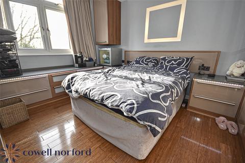 164 Foxdenton Lane, Chadderton, Oldham, OL9 9QR
