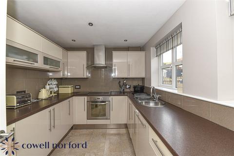 32 Cavendish Way, Royton, Oldham, OL2 5DQ