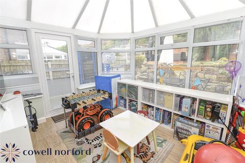 32 Cavendish Way, Royton, Oldham, OL2 5DQ