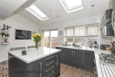 30 Alandale Drive, Royton, Oldham, OL2 5TU