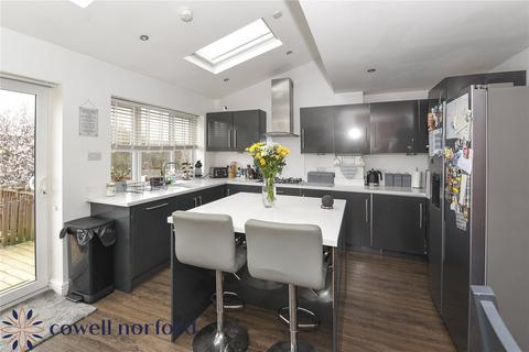 30 Alandale Drive, Royton, Oldham, OL2 5TU