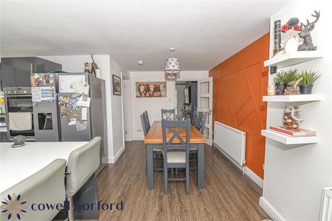 30 Alandale Drive, Royton, Oldham, OL2 5TU
