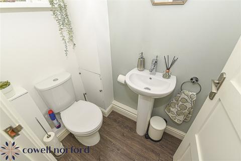 30 Alandale Drive, Royton, Oldham, OL2 5TU