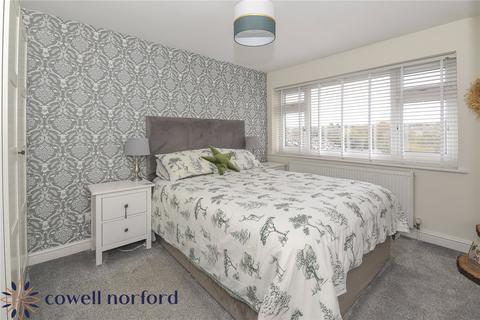 30 Alandale Drive, Royton, Oldham, OL2 5TU