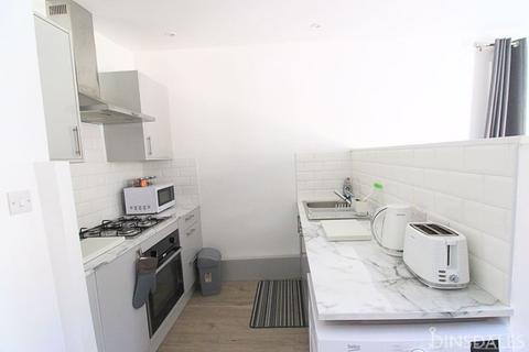 2 bedroom apartment to rent, Thornton Road, Thornton, Bradford, BD13 3JX