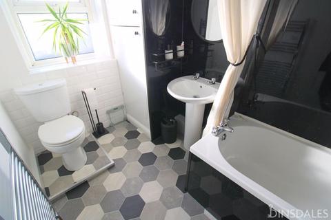 2 bedroom apartment to rent, Thornton Road, Thornton, Bradford, BD13 3JX