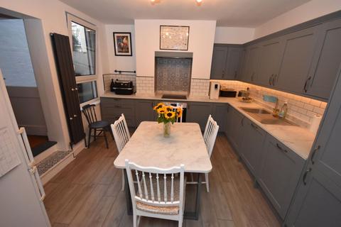 2 bedroom semi-detached house to rent, Topsham Road, Exeter
