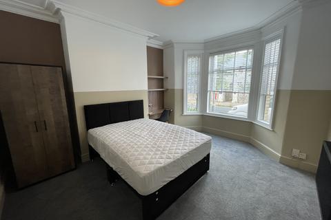 6 bedroom terraced house to rent, Magdalen Road, Exeter EX2