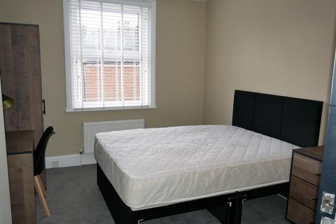 6 bedroom terraced house to rent, Magdalen Road, Exeter EX2