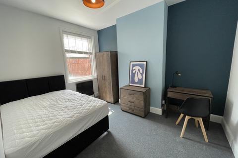 6 bedroom terraced house to rent, Magdalen Road, Exeter EX2