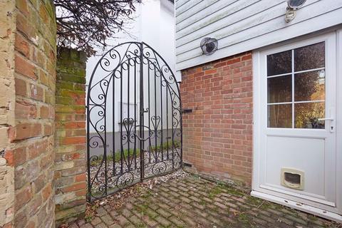 4 bedroom semi-detached house to rent, Canterbury Road, Canterbury