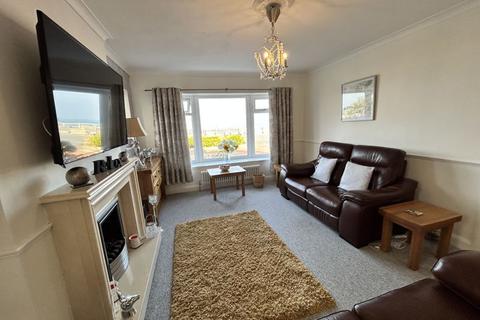 3 bedroom detached house for sale, Glan Y Mor Road, Penrhyn Bay