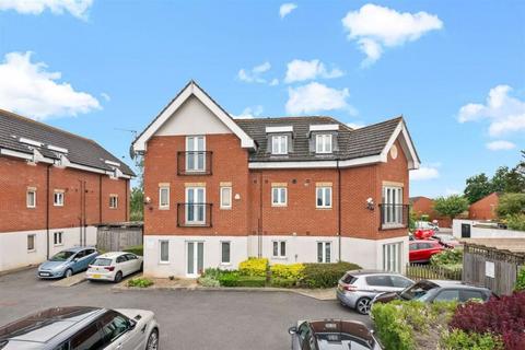 2 bedroom apartment to rent, Glebe Avenue, Ruislip