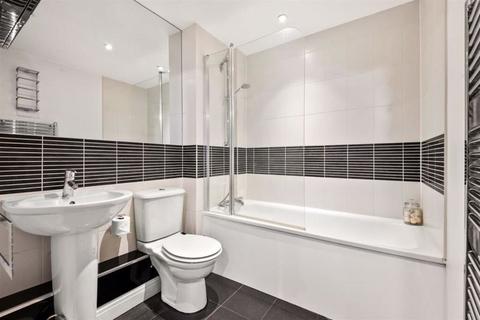 2 bedroom apartment to rent, Glebe Avenue, Ruislip
