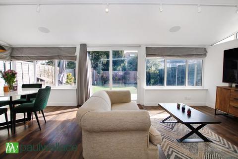 5 Hampden Crescent, Cheshunt, Waltham Cross, EN7 5AX