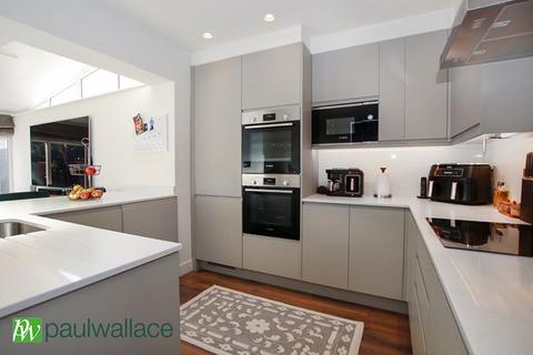 5 Hampden Crescent, Cheshunt, Waltham Cross, EN7 5AX