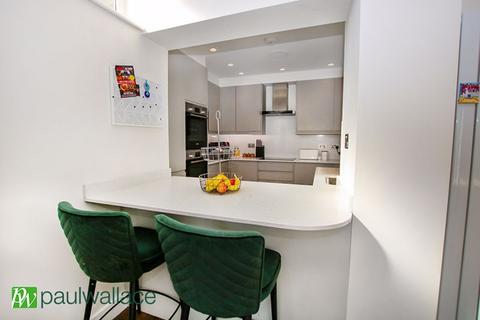 5 Hampden Crescent, Cheshunt, Waltham Cross, EN7 5AX