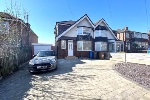3 bedroom semi-detached house to rent, Lancaster Road, Salford