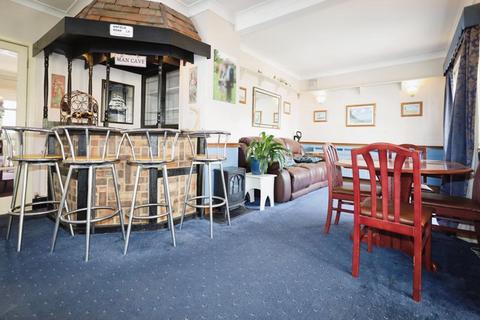 4 The Broadway, Northbourne, Bournemouth, BH10 7EY