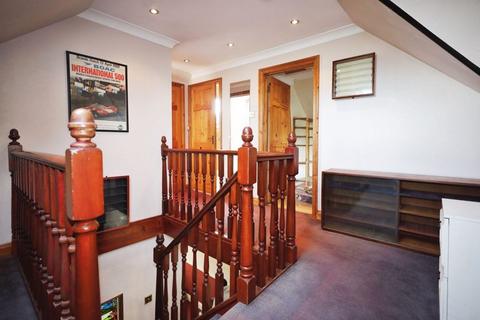4 The Broadway, Northbourne, Bournemouth, BH10 7EY