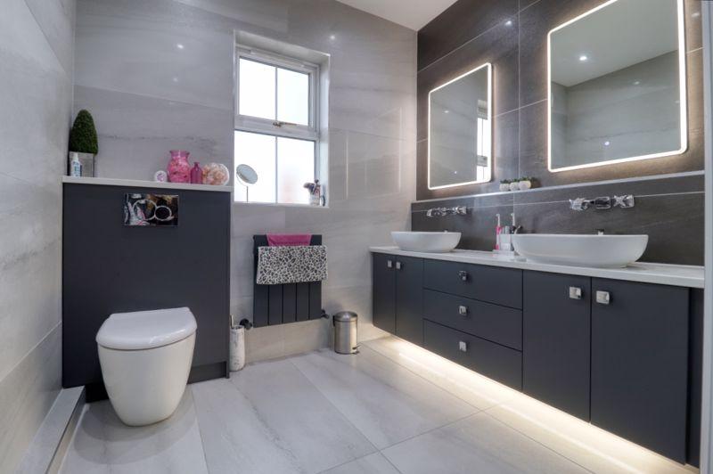 Master En-Suite