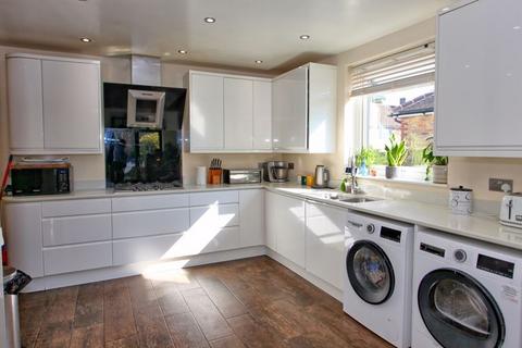 16 Albion Road, Chalfont St Giles, HP8 4EW