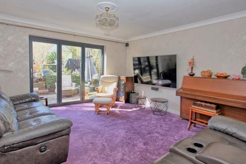16 Albion Road, Chalfont St Giles, HP8 4EW