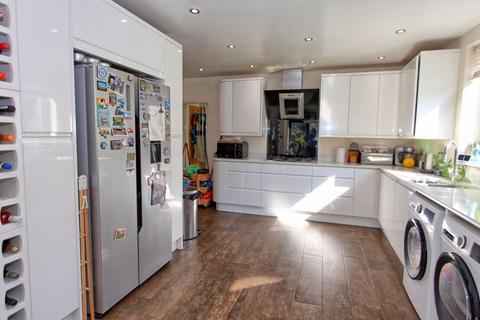 16 Albion Road, Chalfont St Giles, HP8 4EW