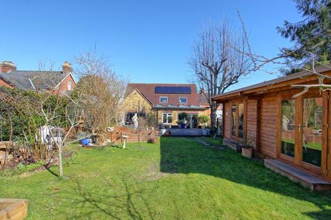 16 Albion Road, Chalfont St Giles, HP8 4EW
