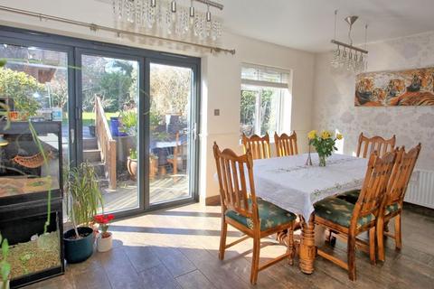 16 Albion Road, Chalfont St Giles, HP8 4EW